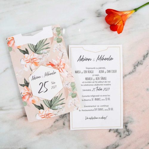 detaliu invitatie intredeschisa si carton text
