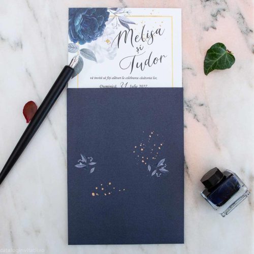 detaliu invitatie intredeschisa carton text iesind din teaca