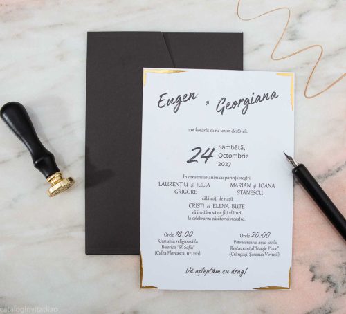 detaliu carton text si plic negru